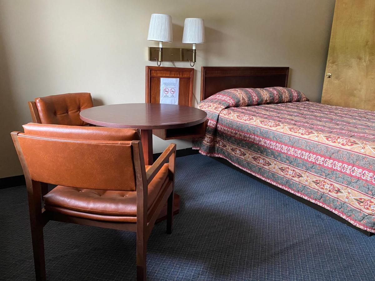 The Hemlock Inn Loudonville 외부 사진