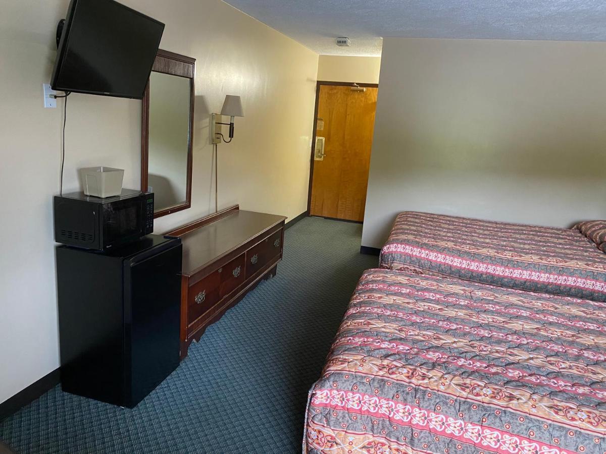 The Hemlock Inn Loudonville 외부 사진