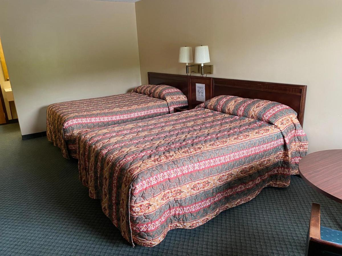 The Hemlock Inn Loudonville 외부 사진