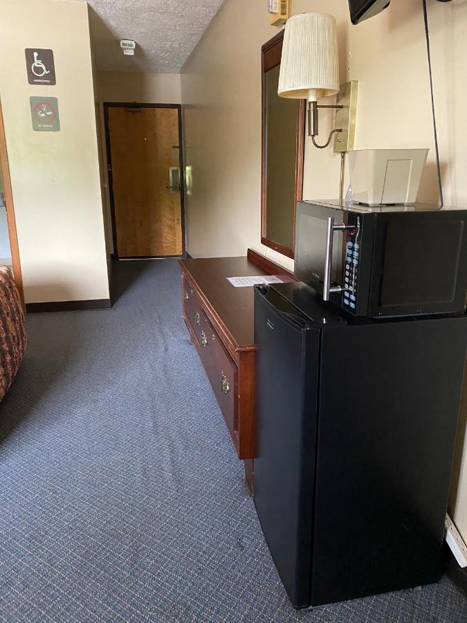 The Hemlock Inn Loudonville 외부 사진