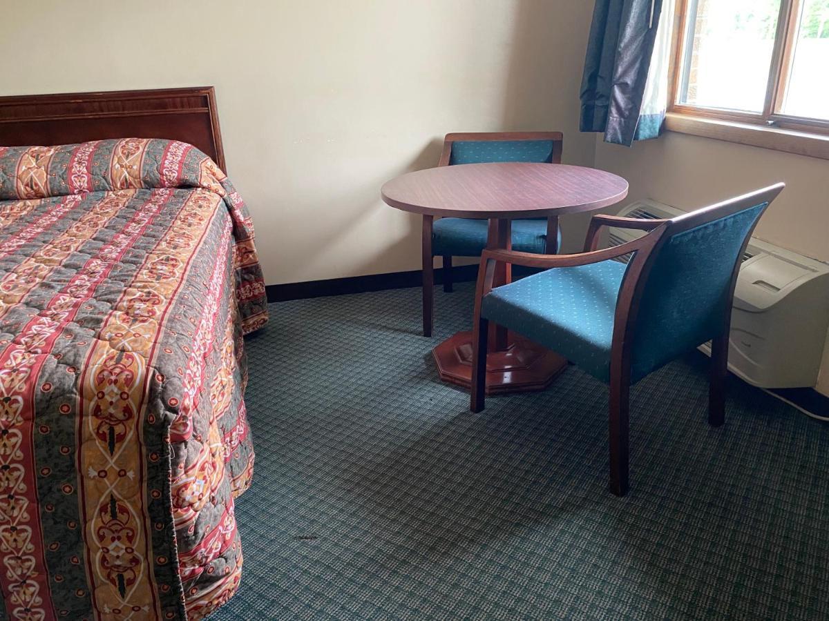 The Hemlock Inn Loudonville 외부 사진